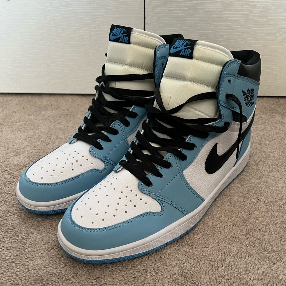 Air Jordan 1 Retro High OG 'University Blue'